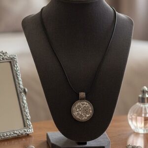 Vintage Silver Circle Pendant Necklace